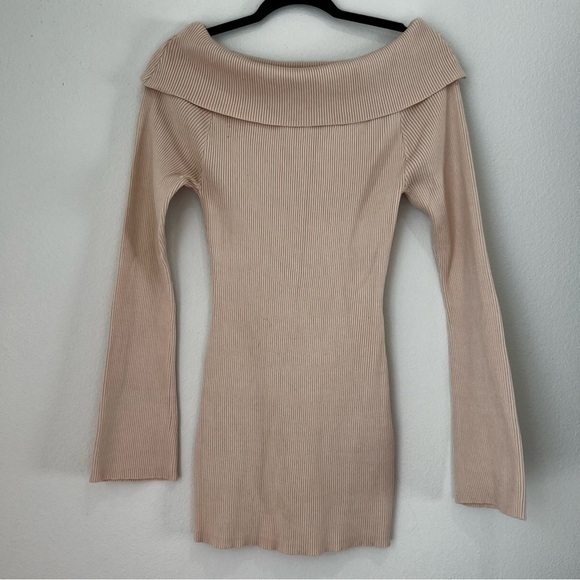 NWT Rumored Off Shoulder Dress - Picture 1 of 4
